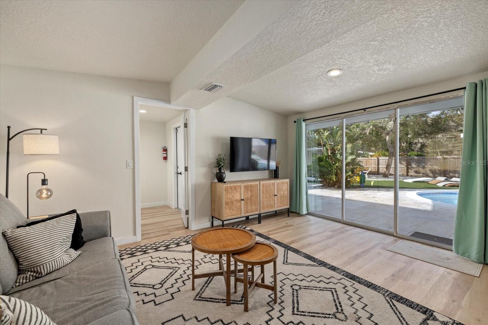 2069 BOUGAINVILLEA ST, SARASOTA, FL, 34239