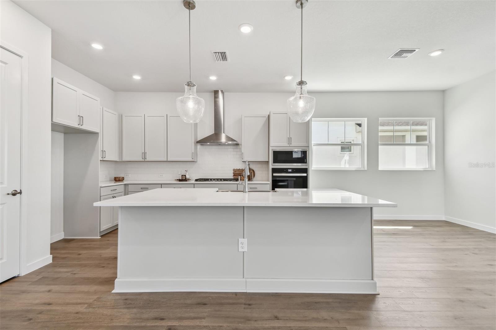 1558 MERRYTHOUGHT LN, SARASOTA, FL, 34240