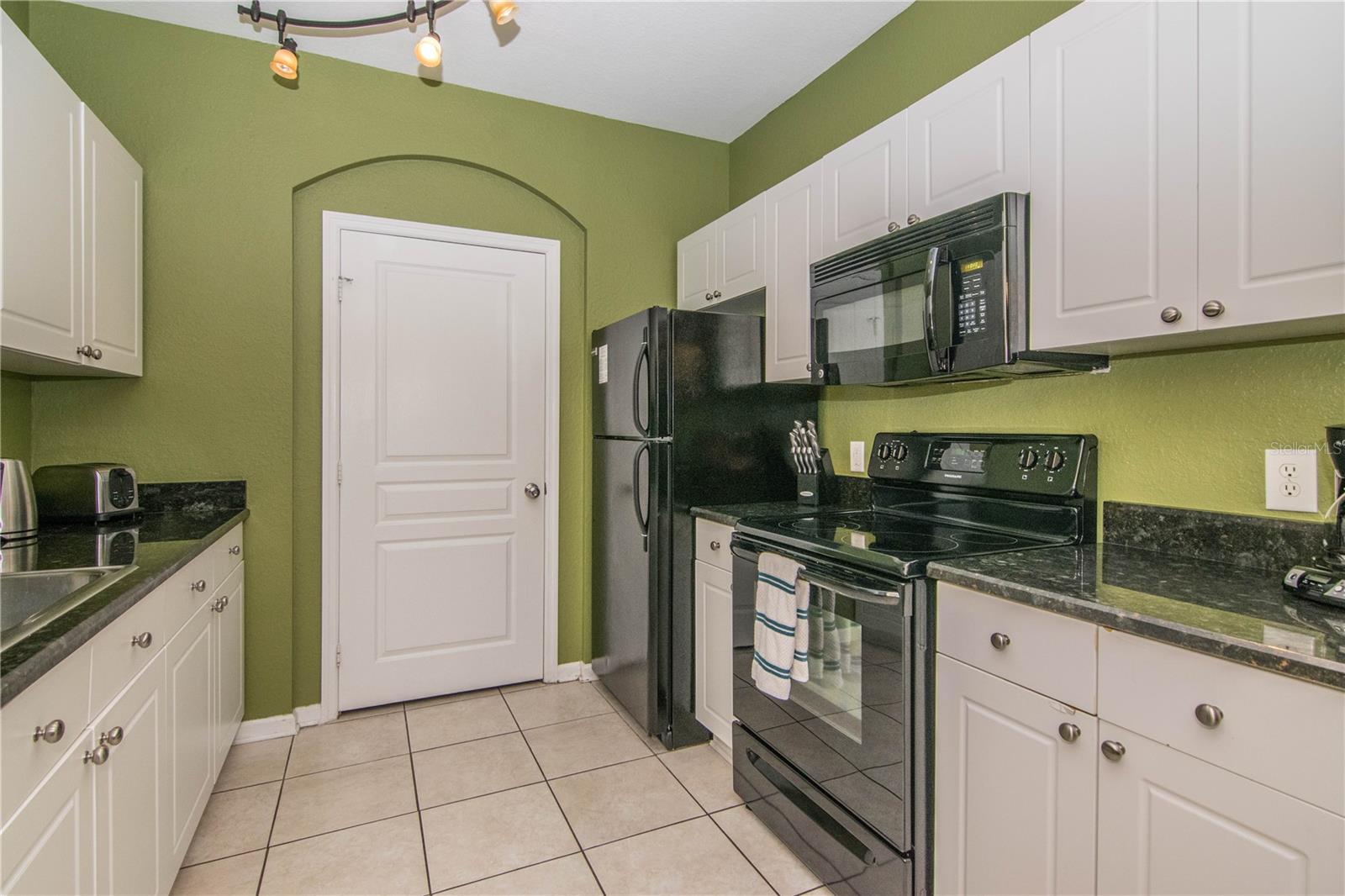 1304 HIGH HAMMOCK DR #106, TAMPA, FL, 33619