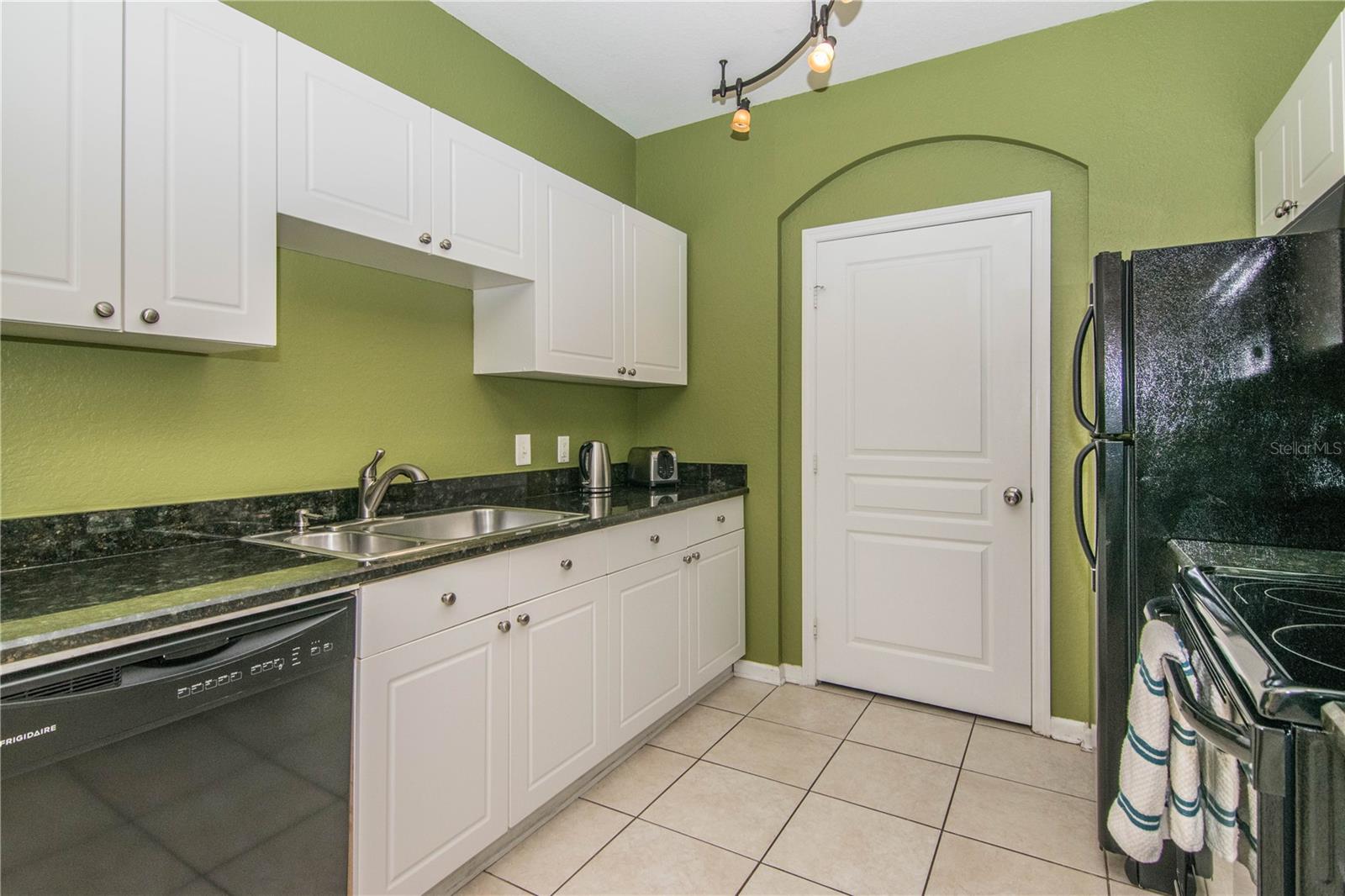 1304 HIGH HAMMOCK DR #106, TAMPA, FL, 33619