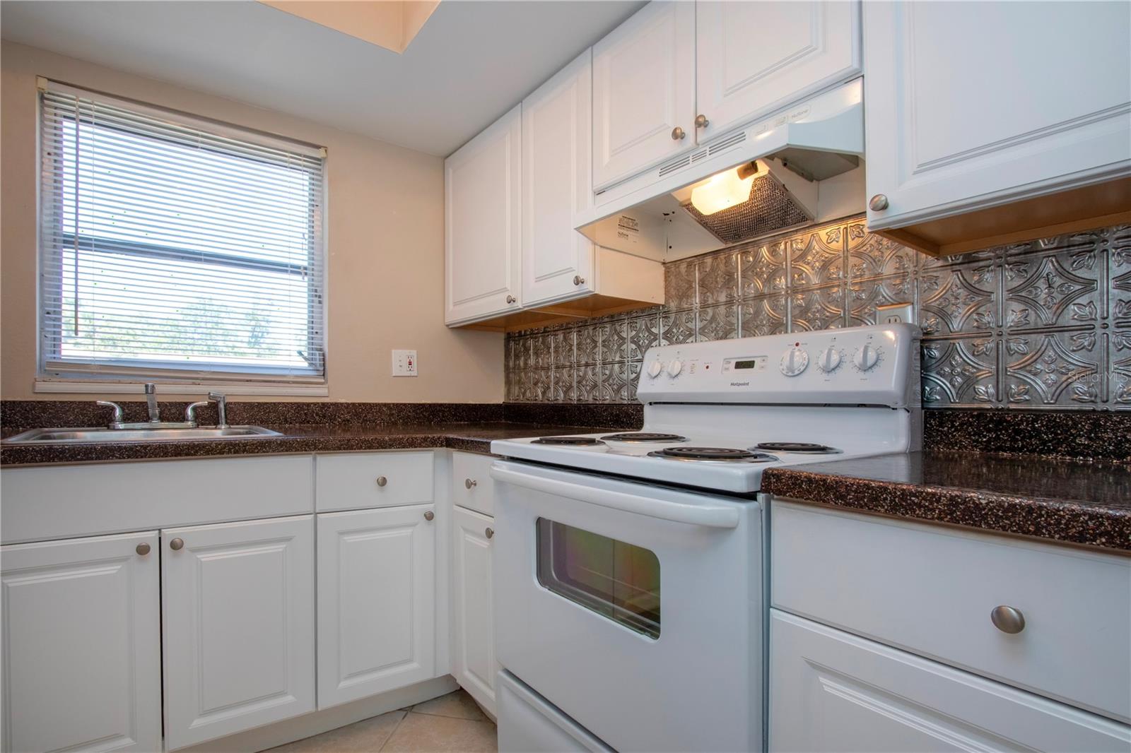 2806 SWIFTON DR #104, SARASOTA, FL, 34231