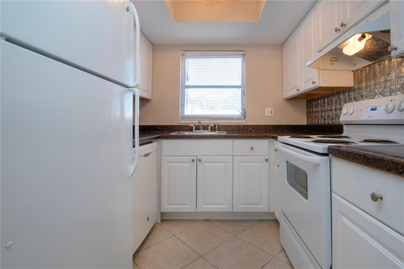 2806 SWIFTON DR #104, SARASOTA, FL, 34231