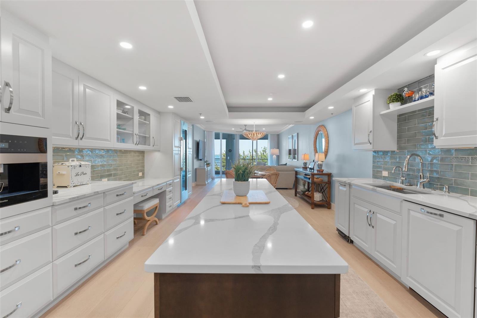 2410 HARBOURSIDE DR #142, LONGBOAT KEY, FL, 34228