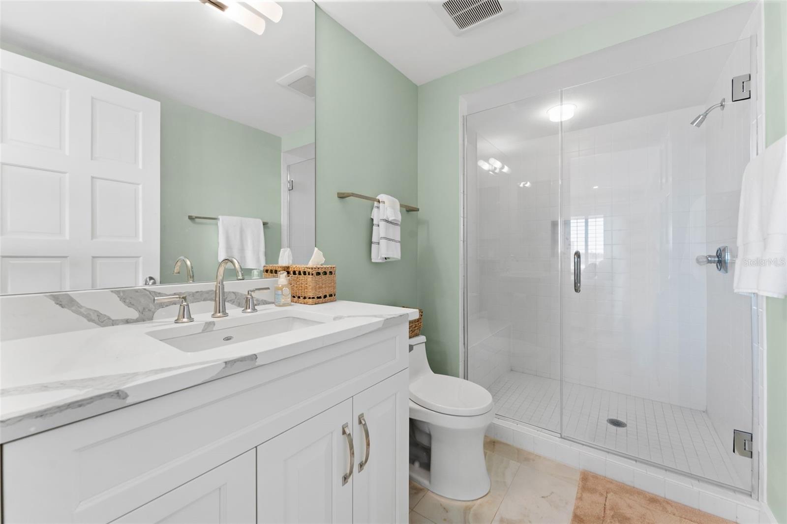 2410 HARBOURSIDE DR #142, LONGBOAT KEY, FL, 34228