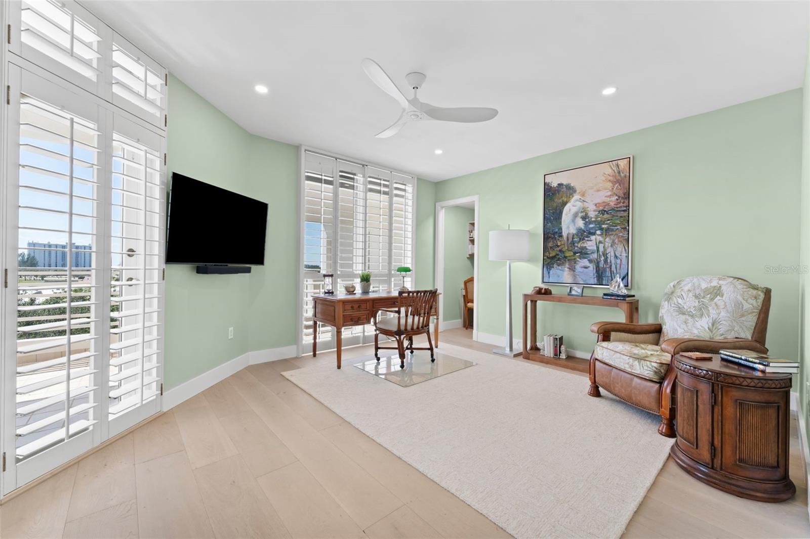 2410 HARBOURSIDE DR #142, LONGBOAT KEY, FL, 34228