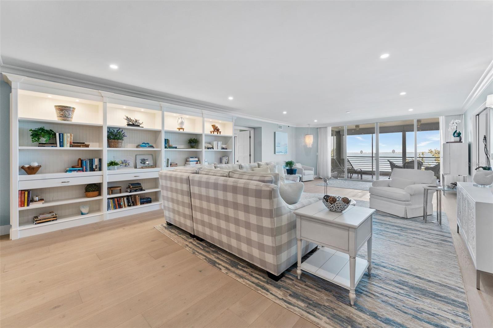 2410 HARBOURSIDE DR #142, LONGBOAT KEY, FL, 34228