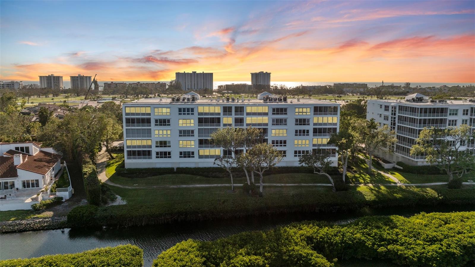 2410 HARBOURSIDE DR #142, LONGBOAT KEY, FL, 34228