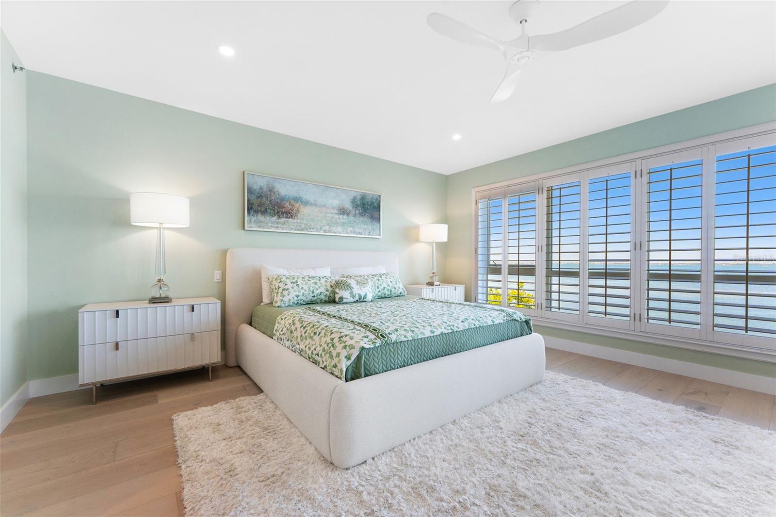 2410 HARBOURSIDE DR #142, LONGBOAT KEY, FL, 34228