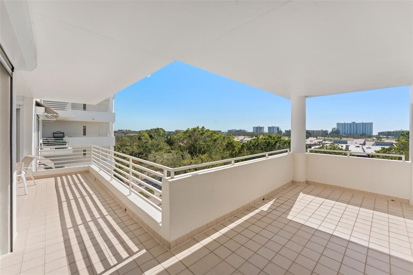 2410 HARBOURSIDE DR #142, LONGBOAT KEY, FL, 34228