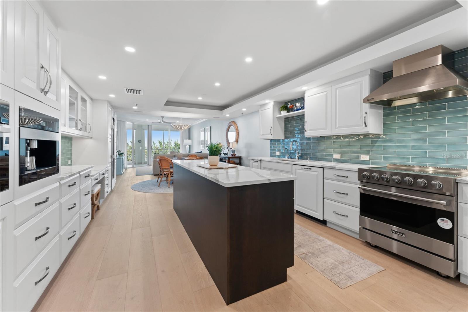2410 HARBOURSIDE DR #142, LONGBOAT KEY, FL, 34228