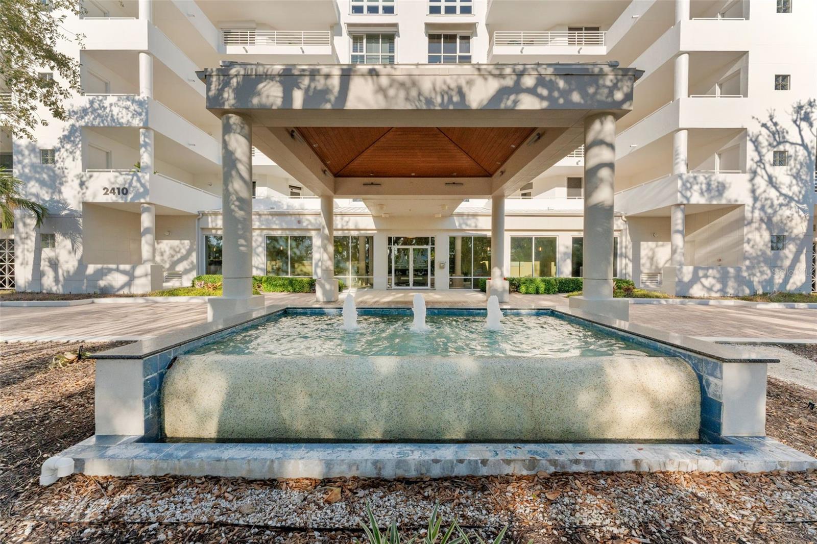 2410 HARBOURSIDE DR #142, LONGBOAT KEY, FL, 34228