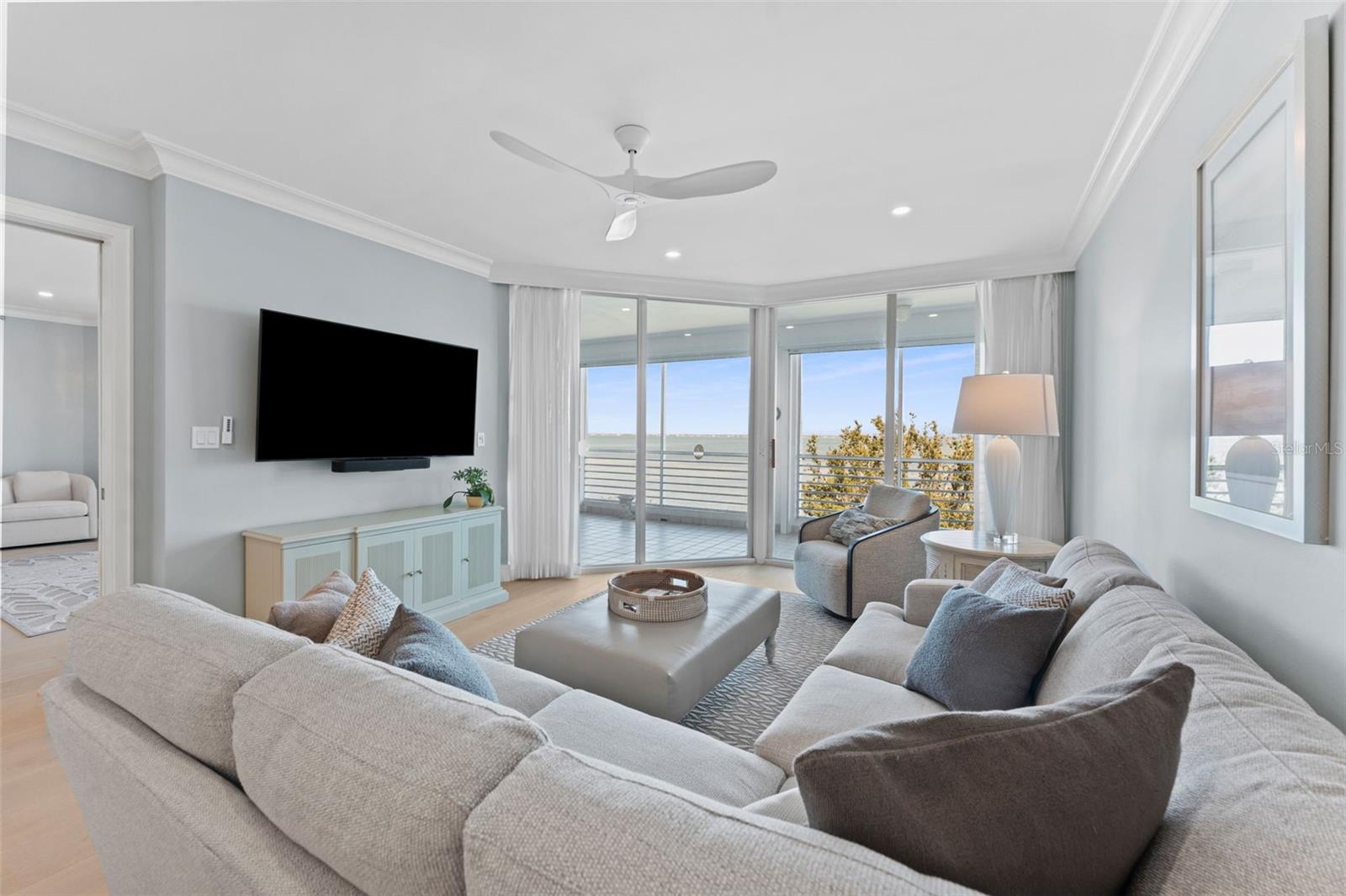 2410 HARBOURSIDE DR #142, LONGBOAT KEY, FL, 34228