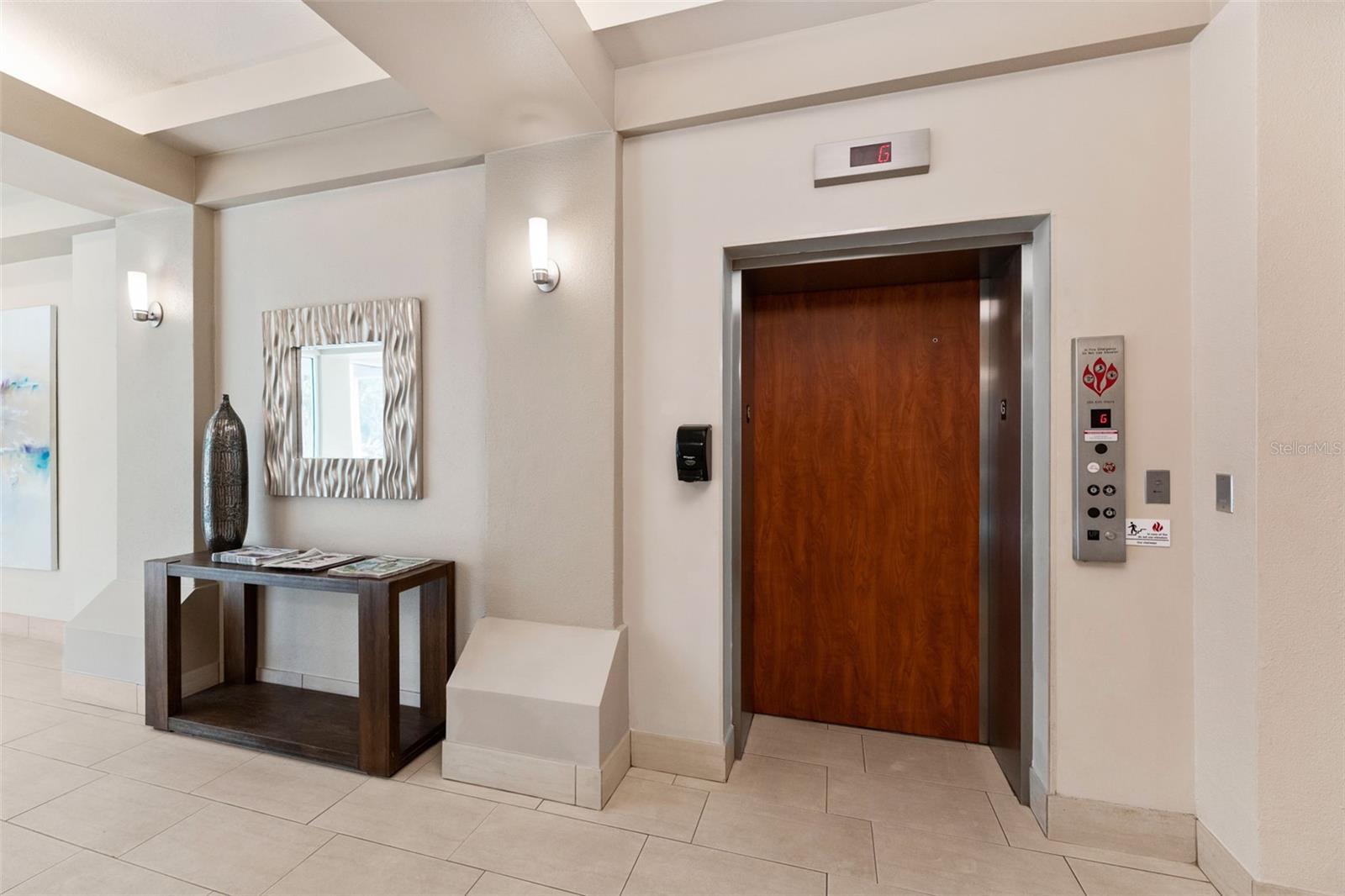 2410 HARBOURSIDE DR #142, LONGBOAT KEY, FL, 34228