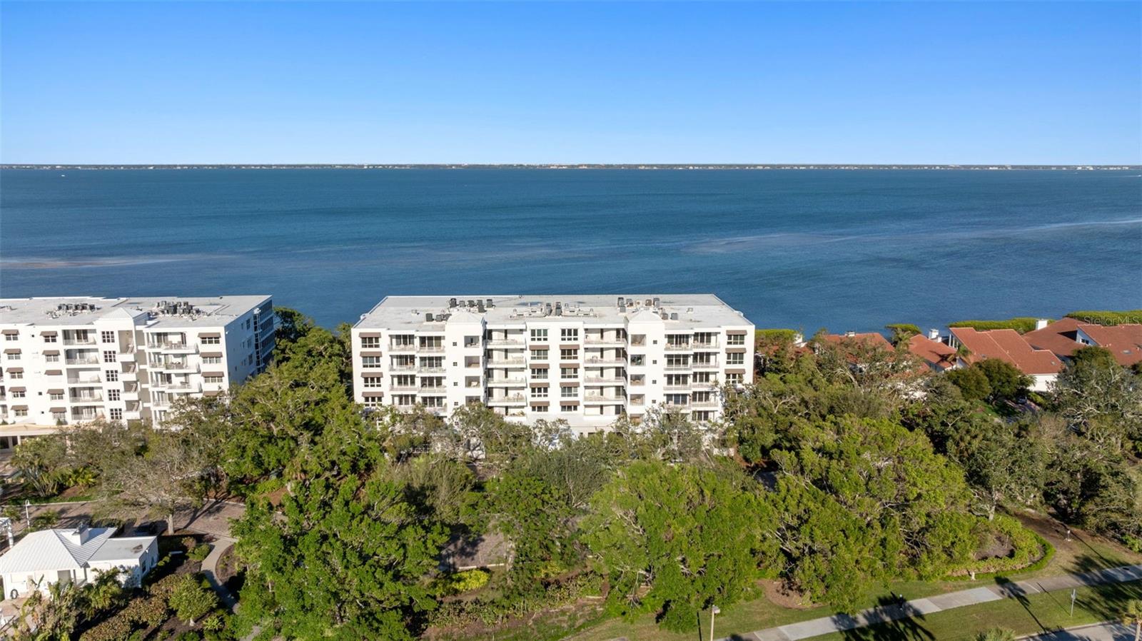 2410 HARBOURSIDE DR #142, LONGBOAT KEY, FL, 34228