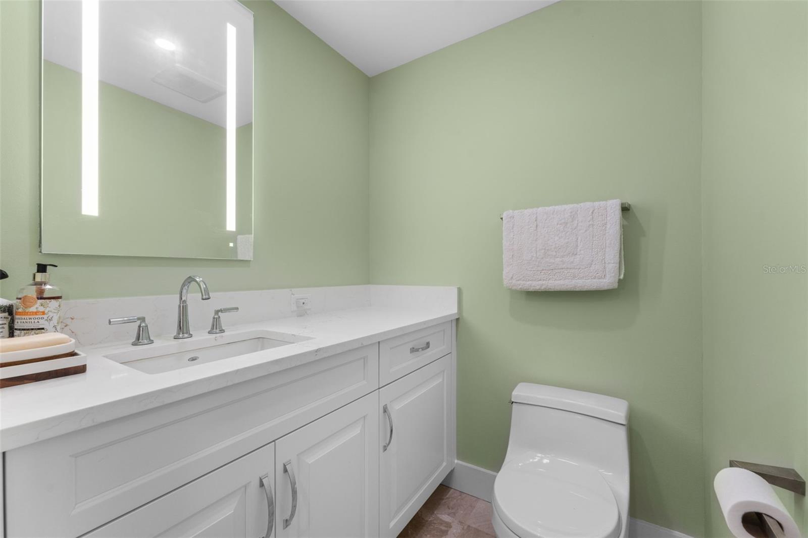 2410 HARBOURSIDE DR #142, LONGBOAT KEY, FL, 34228