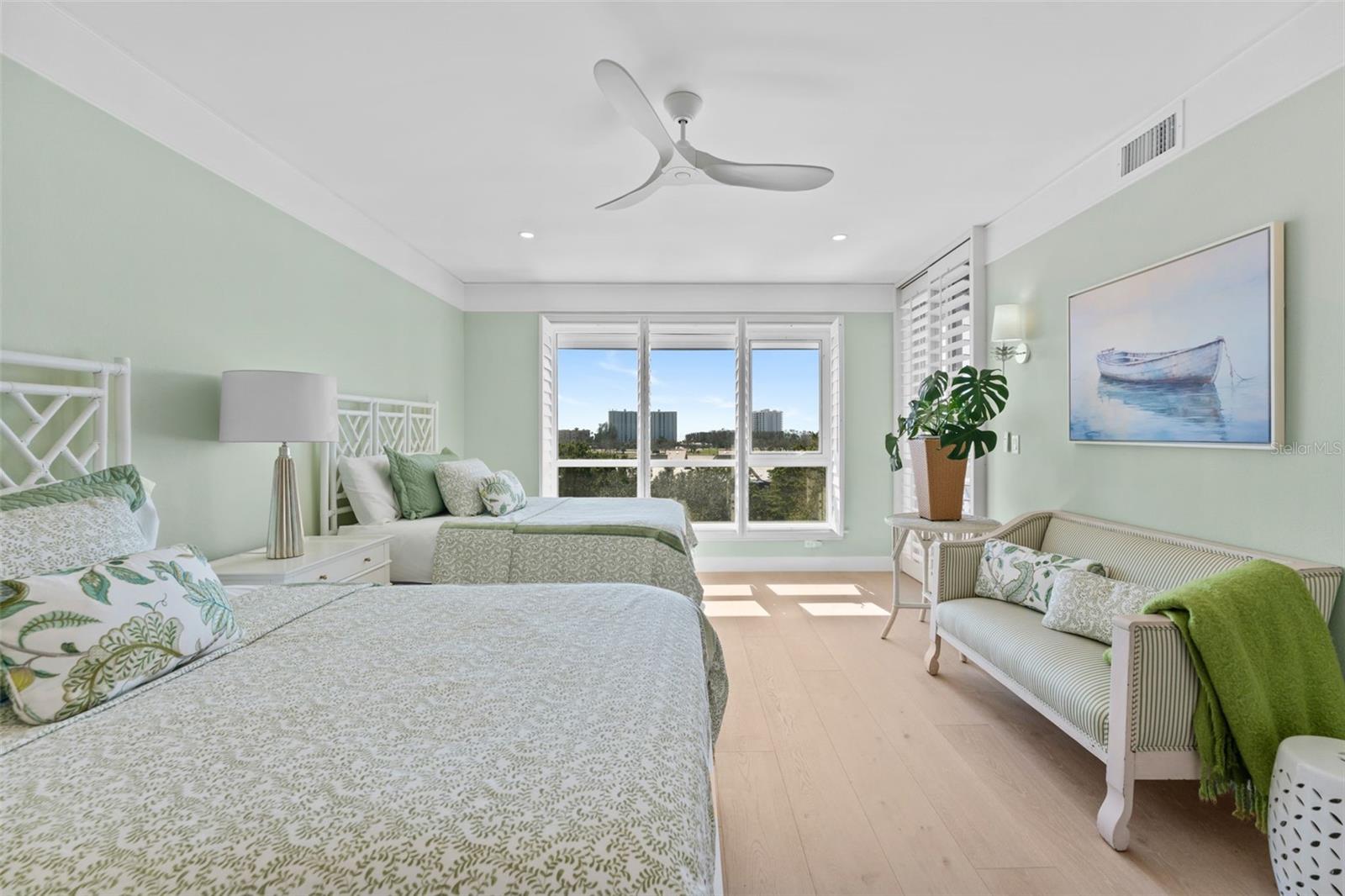 2410 HARBOURSIDE DR #142, LONGBOAT KEY, FL, 34228