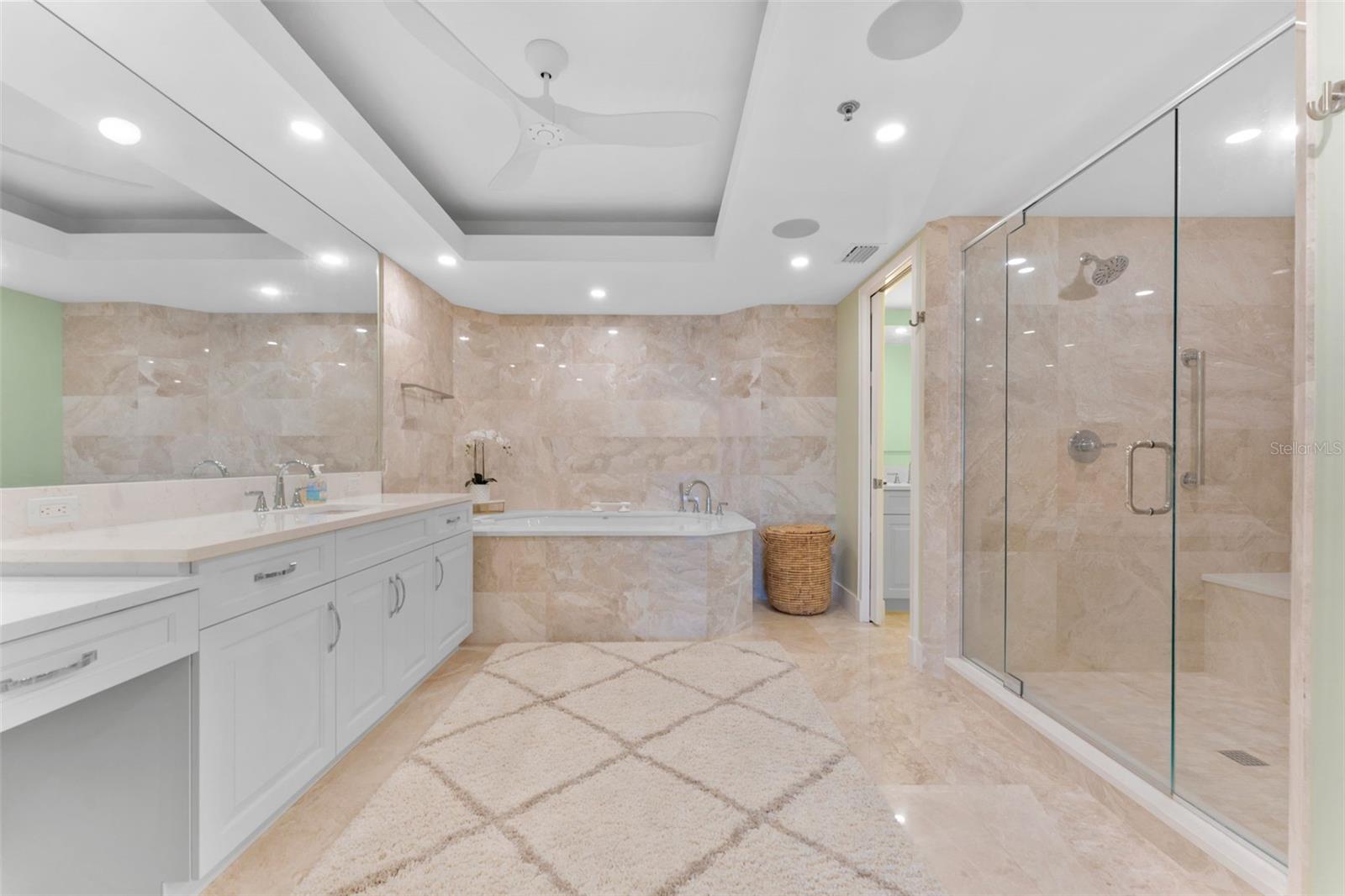 2410 HARBOURSIDE DR #142, LONGBOAT KEY, FL, 34228