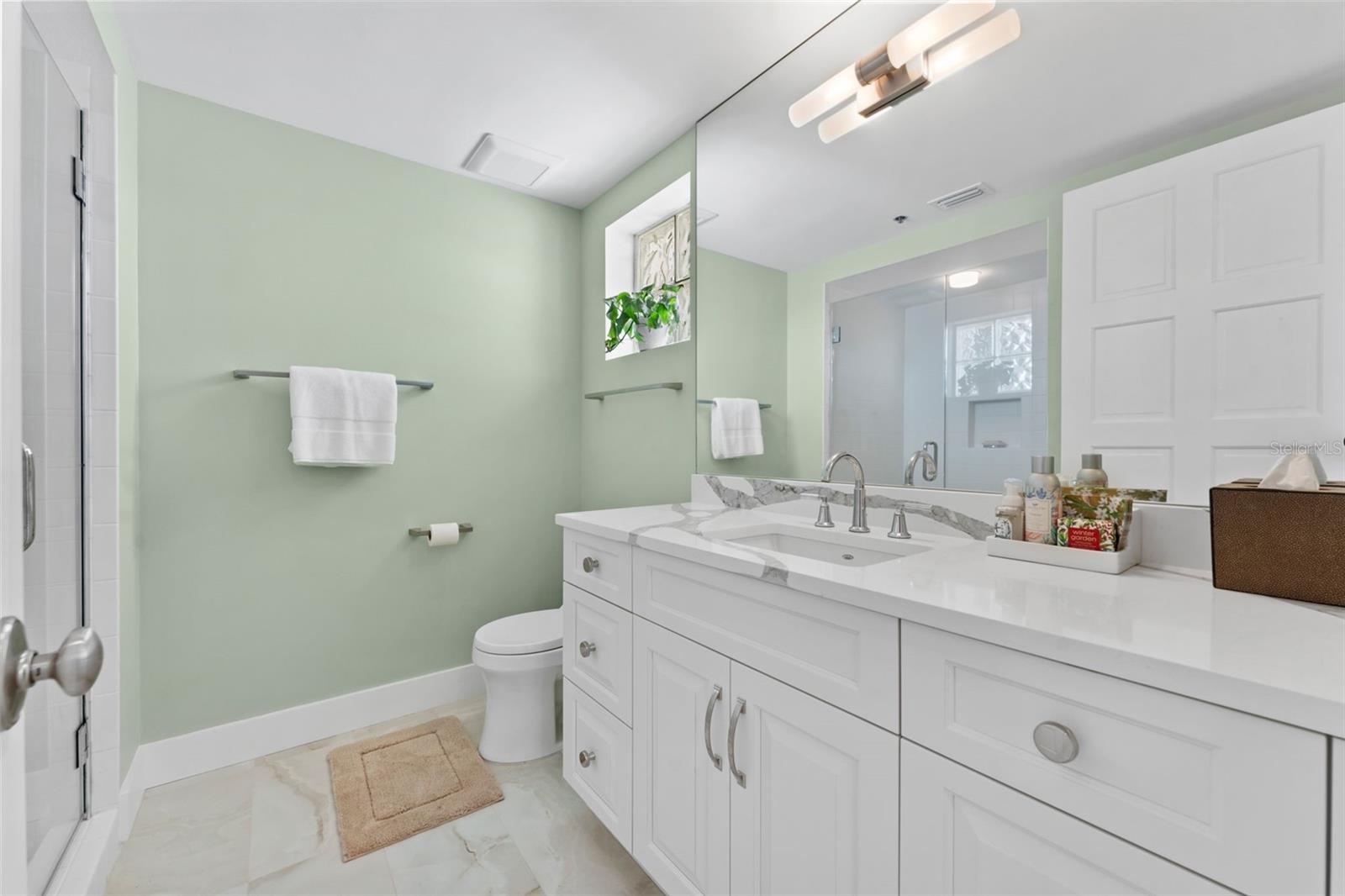 2410 HARBOURSIDE DR #142, LONGBOAT KEY, FL, 34228