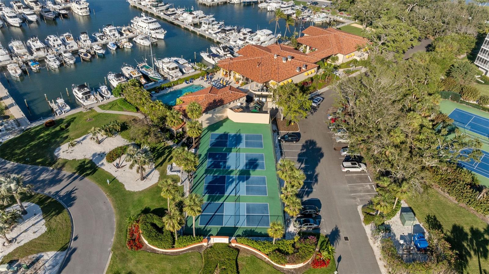 2410 HARBOURSIDE DR #142, LONGBOAT KEY, FL, 34228