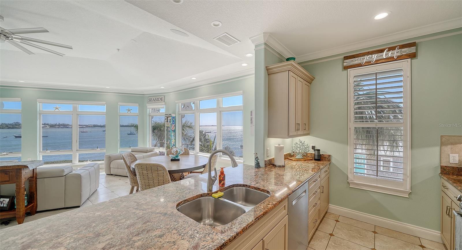 314 BAY DR S #5, BRADENTON BEACH, FL, 34217