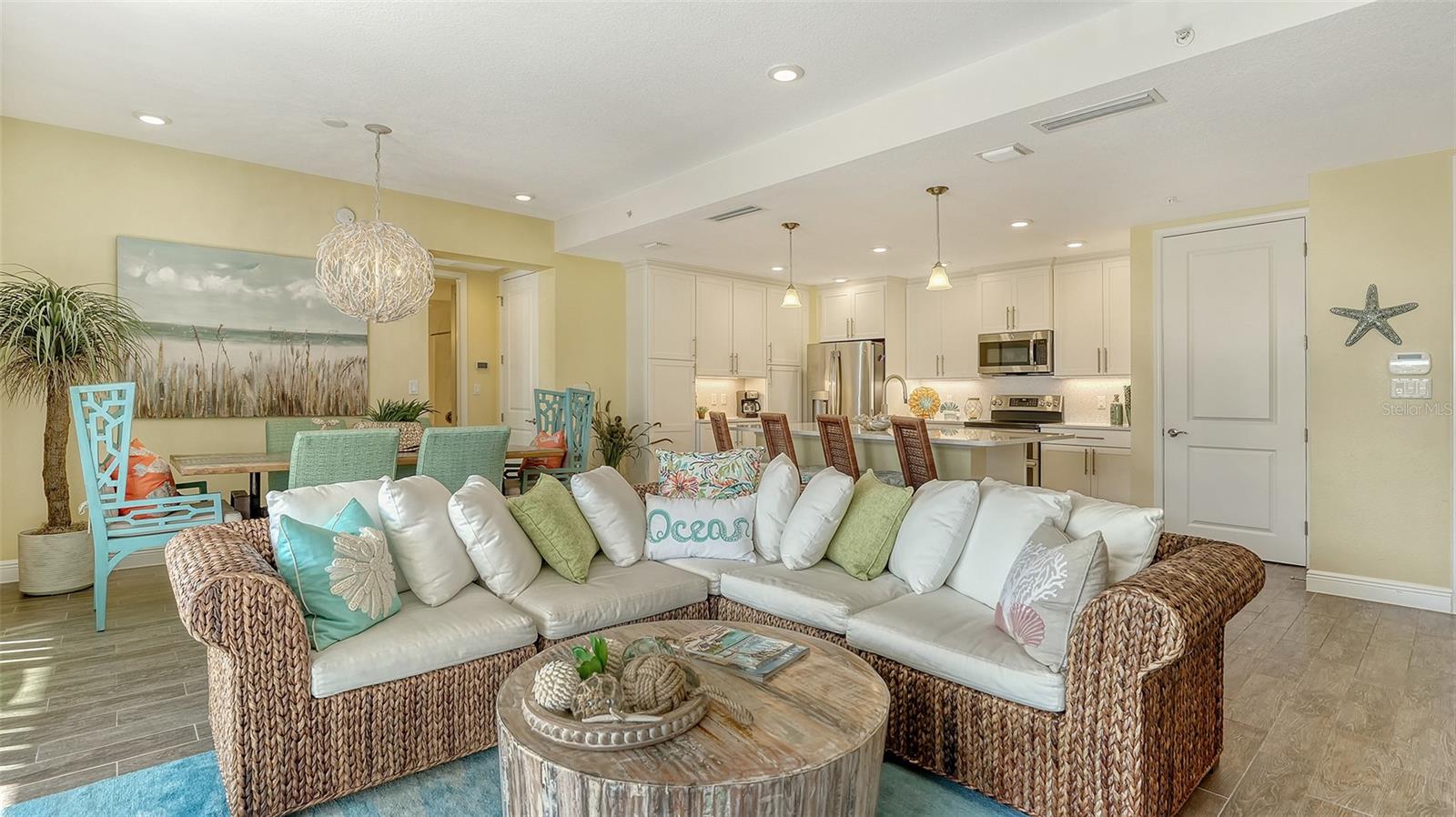 388 ARUBA CIR #201, BRADENTON, FL, 34209