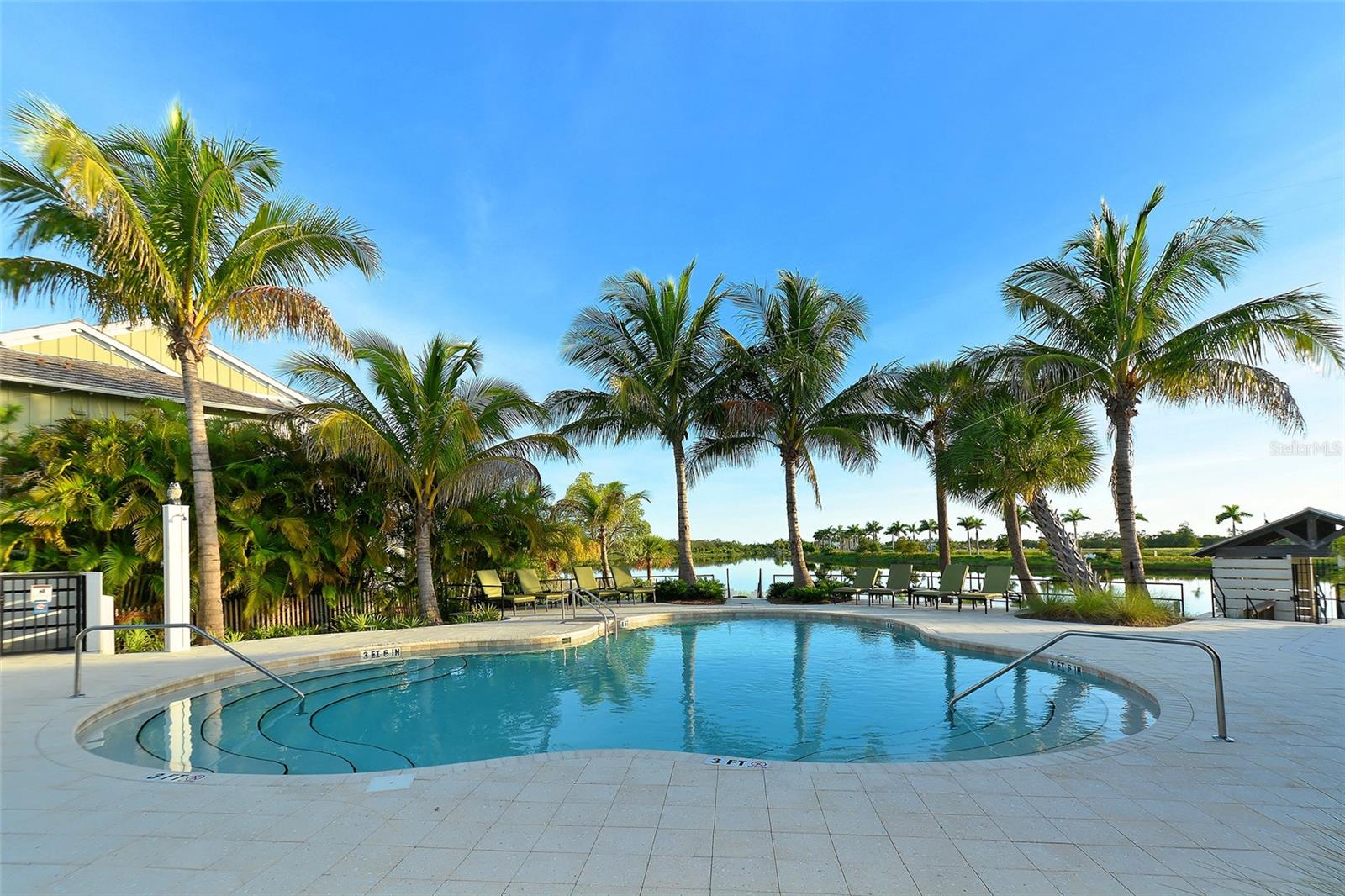 388 ARUBA CIR #201, BRADENTON, FL, 34209
