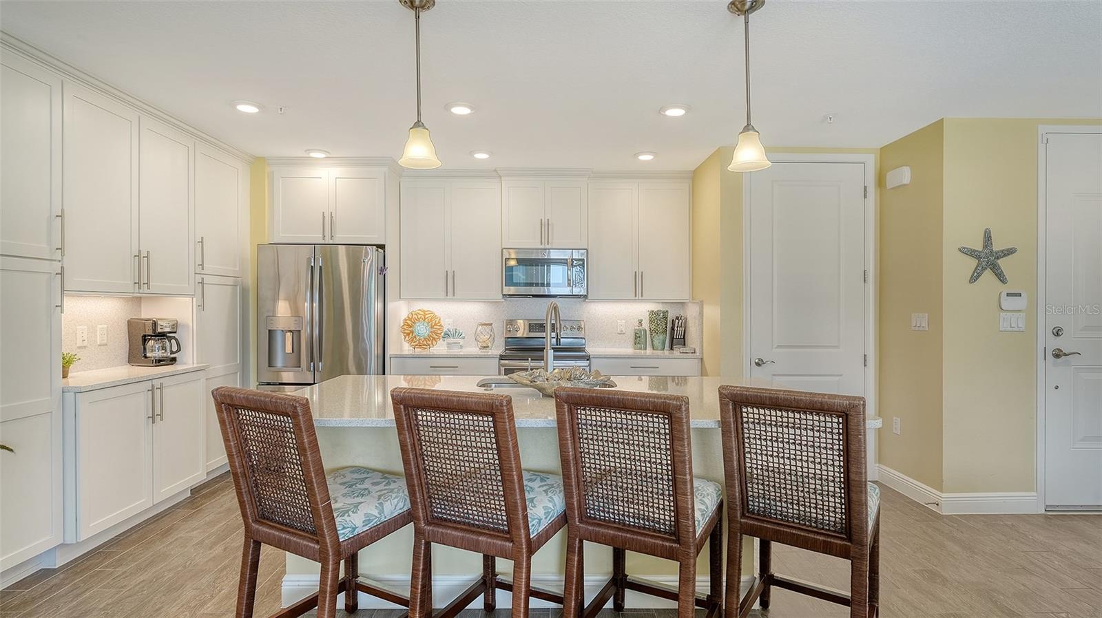 388 ARUBA CIR #201, BRADENTON, FL, 34209