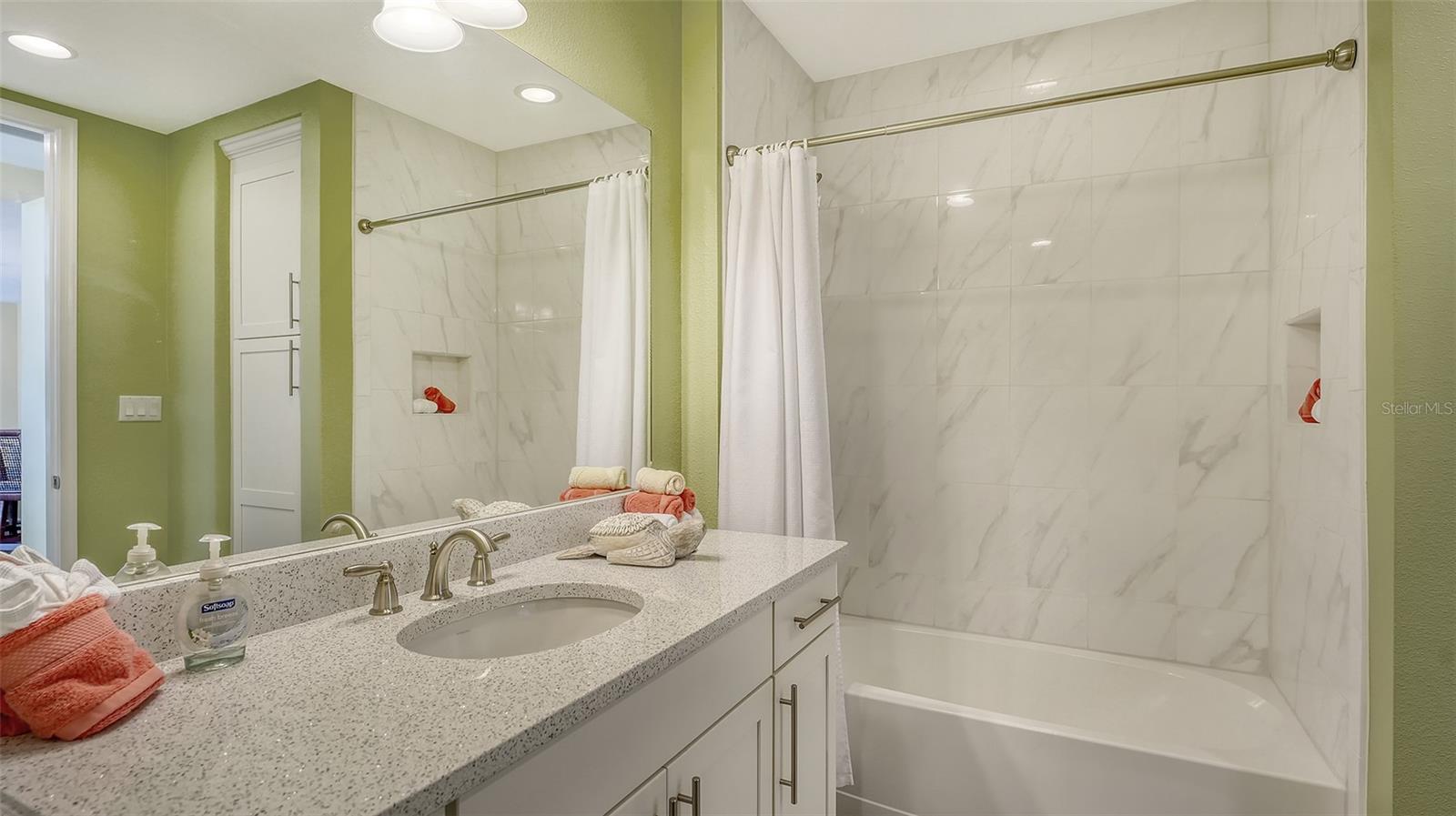 388 ARUBA CIR #201, BRADENTON, FL, 34209