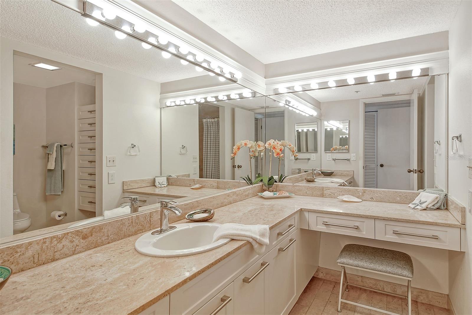 755 S PALM AVENUE #604, SARASOTA, FL, 34236