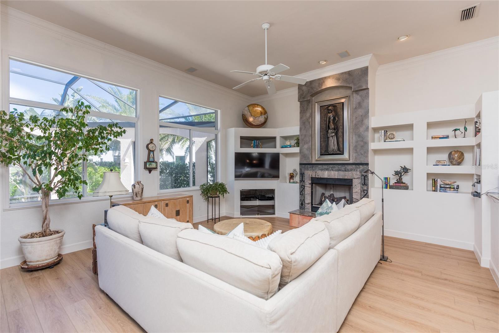 8 CORDOBA CT, PALM COAST, FL, 32137