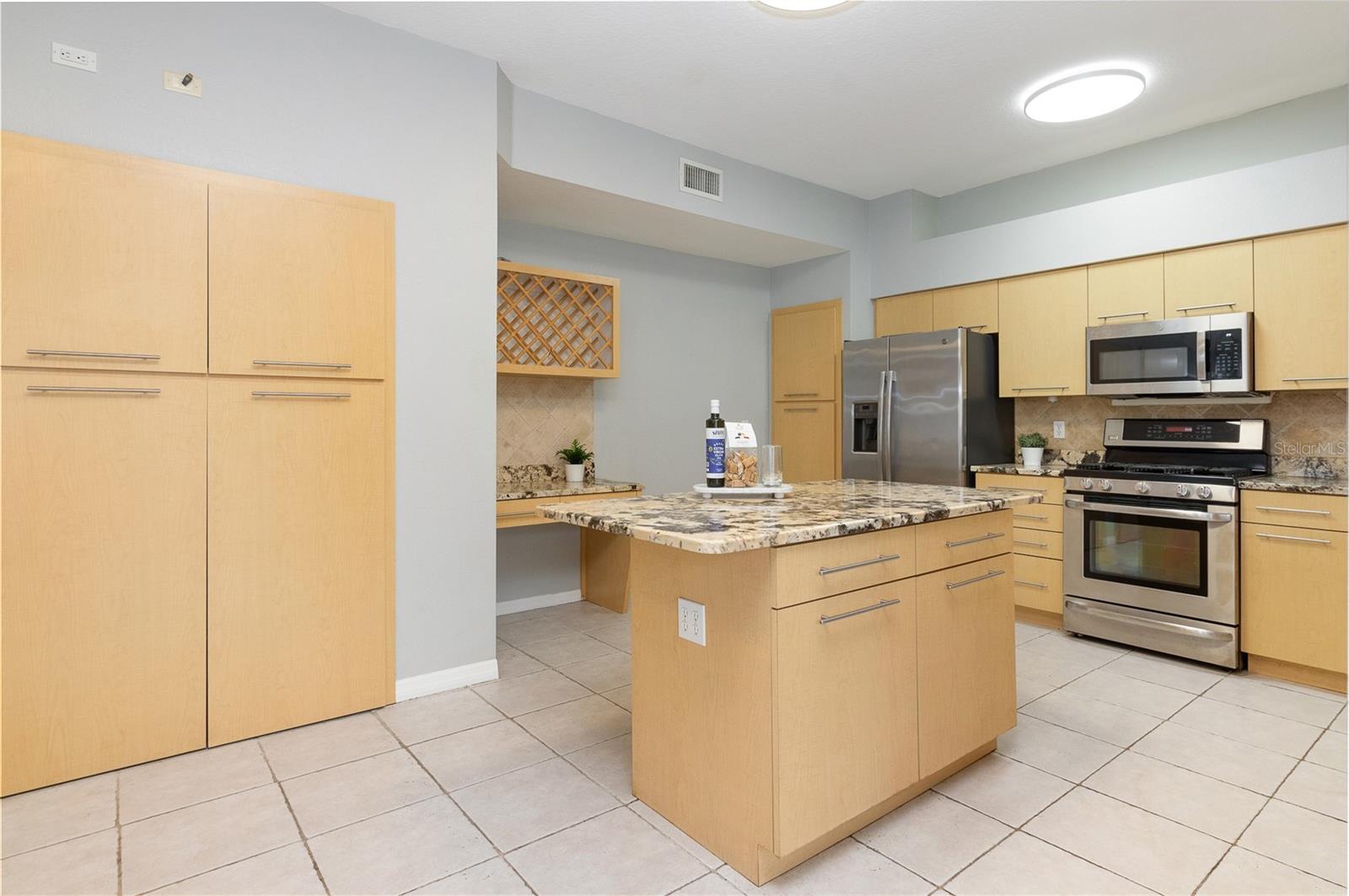 9341 WELLINGTON PARK CIR, TAMPA, FL, 33647