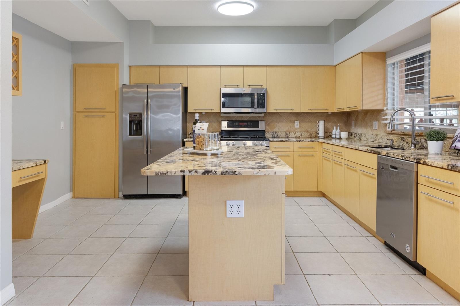 9341 WELLINGTON PARK CIR, TAMPA, FL, 33647