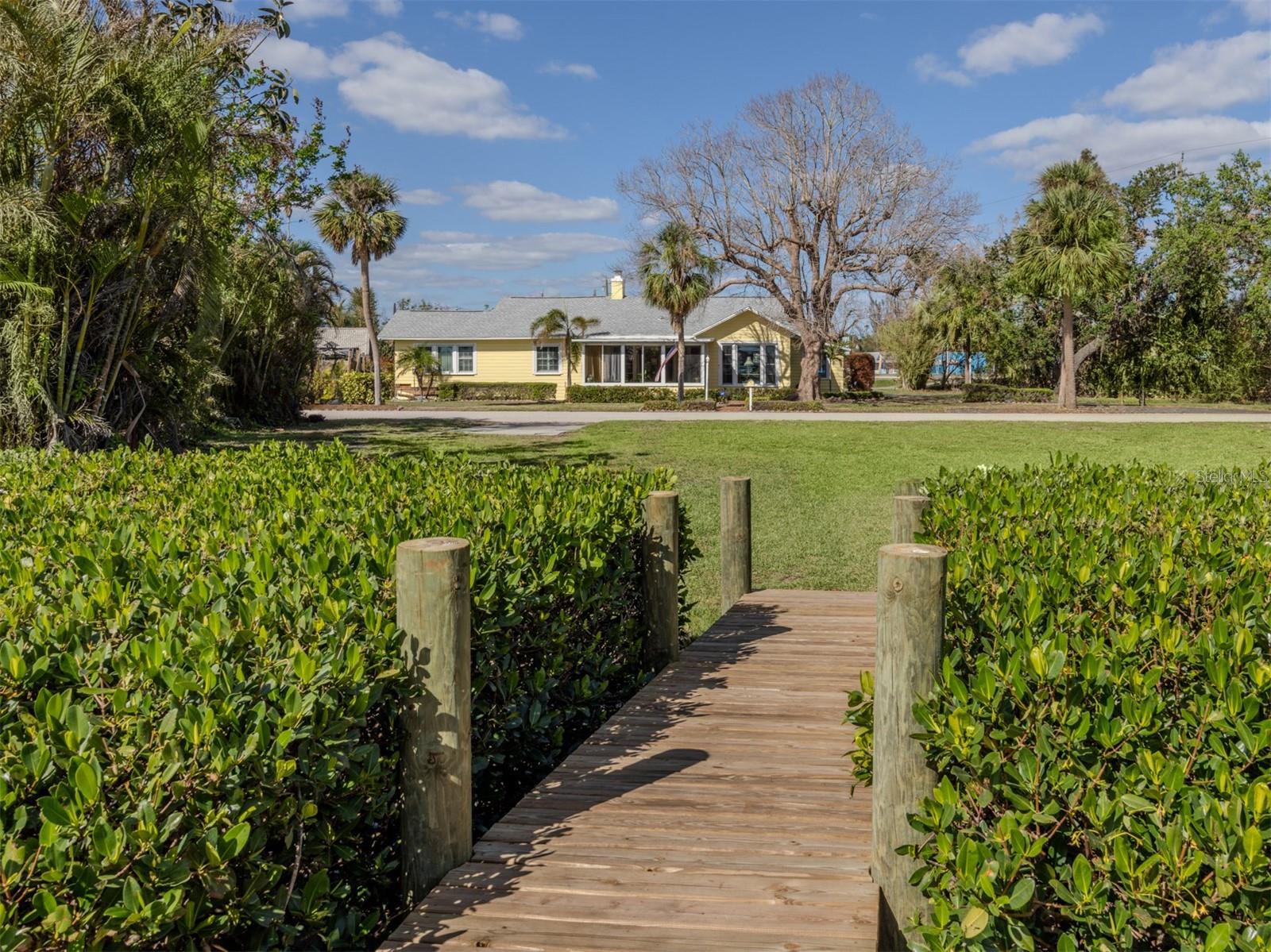 104 SUNRISE DR, NOKOMIS, FL, 34275