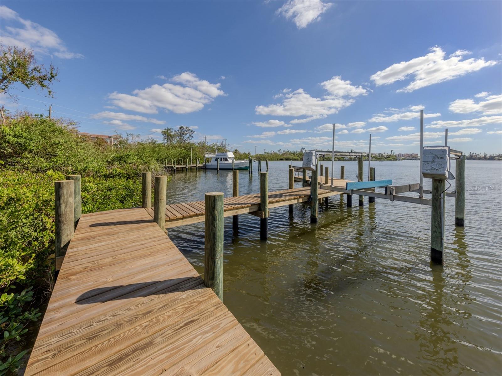 104 SUNRISE DR, NOKOMIS, FL, 34275