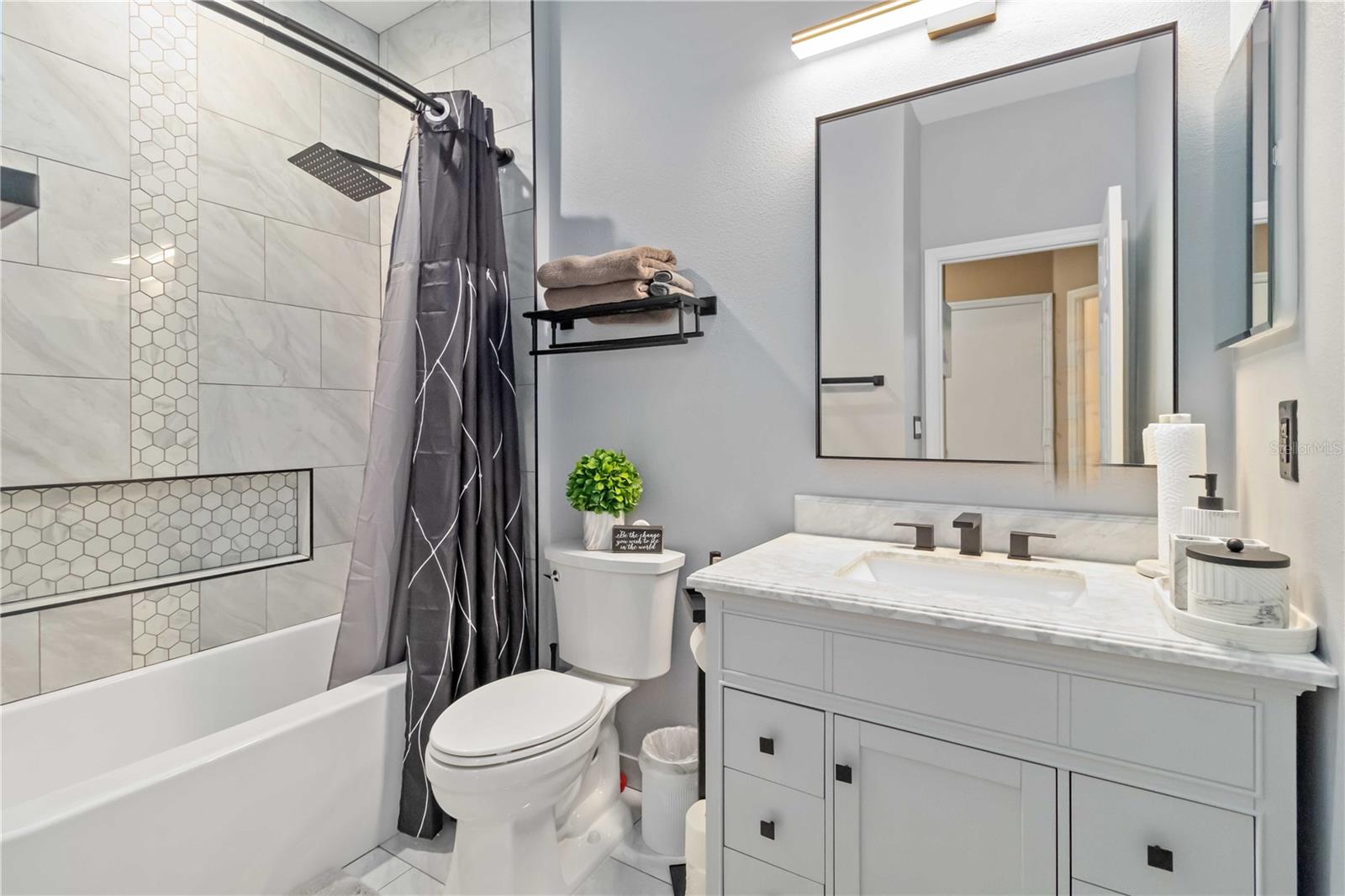 8086 MOONSTONE DR #17-202, SARASOTA, FL, 34233