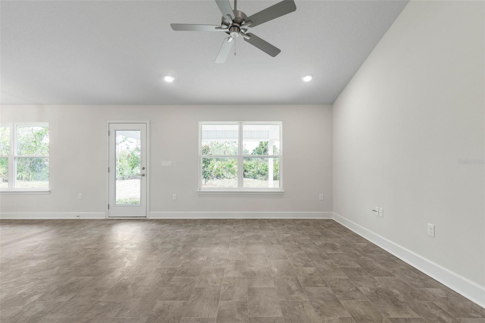 4 UNIVERSAL TRL, PALM COAST, FL, 32164