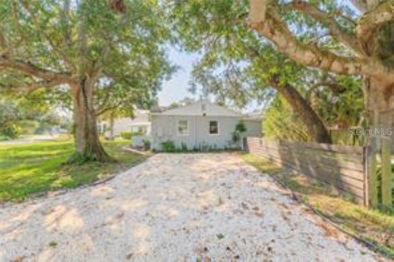 2812 W FOSTER AVE, TAMPA, FL, 33611