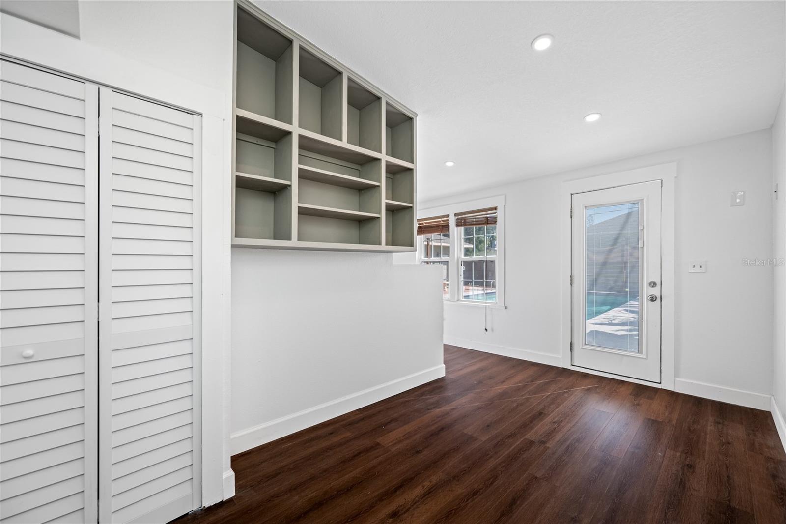 8205 OVERLOOK PL NE, ST PETERSBURG, FL, 33702
