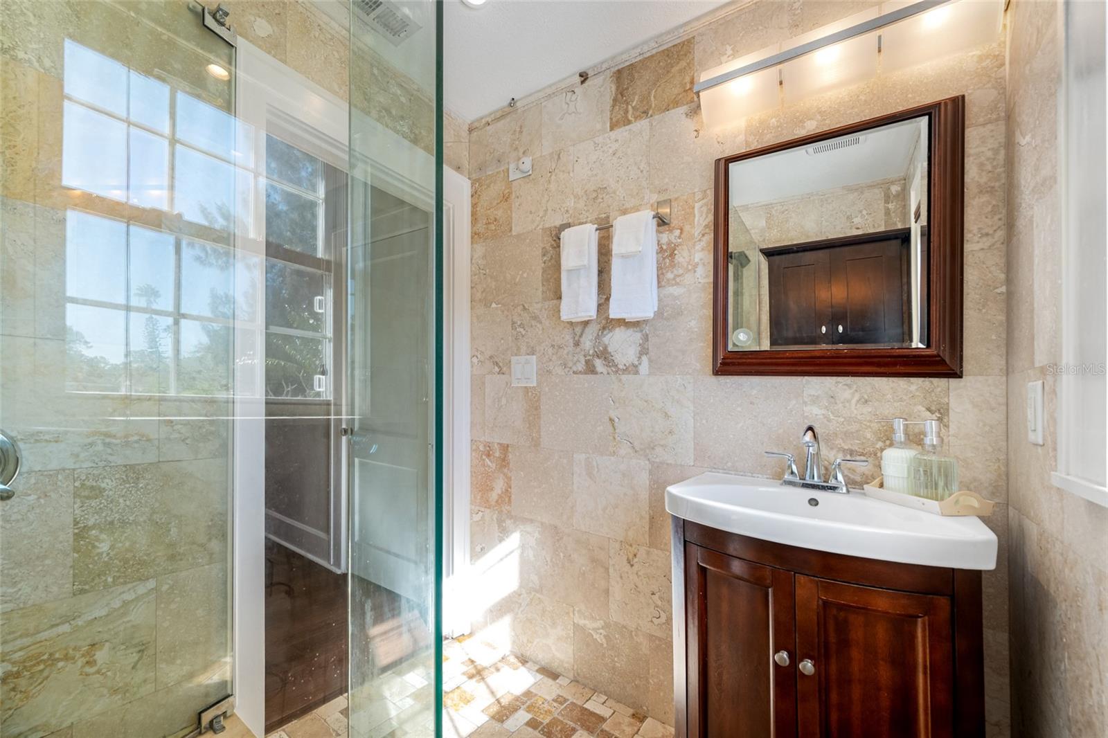 8205 OVERLOOK PL NE, ST PETERSBURG, FL, 33702