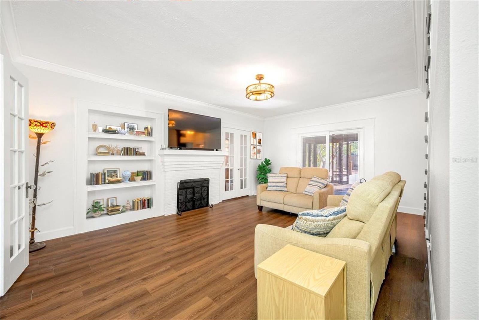 8205 OVERLOOK PL NE, ST PETERSBURG, FL, 33702