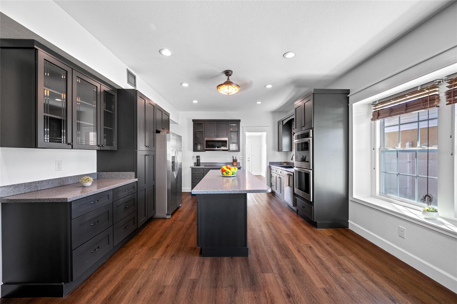 8205 OVERLOOK PL NE, ST PETERSBURG, FL, 33702
