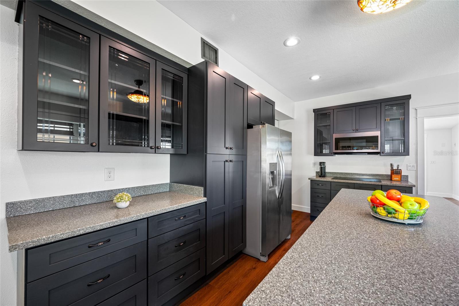 8205 OVERLOOK PL NE, ST PETERSBURG, FL, 33702