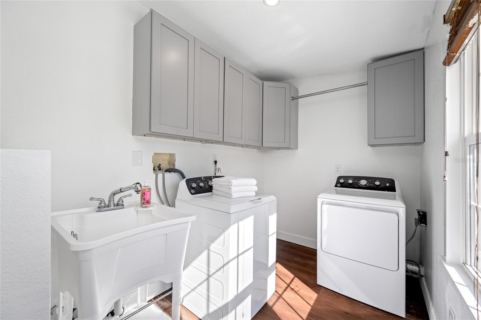 8205 OVERLOOK PL NE, ST PETERSBURG, FL, 33702