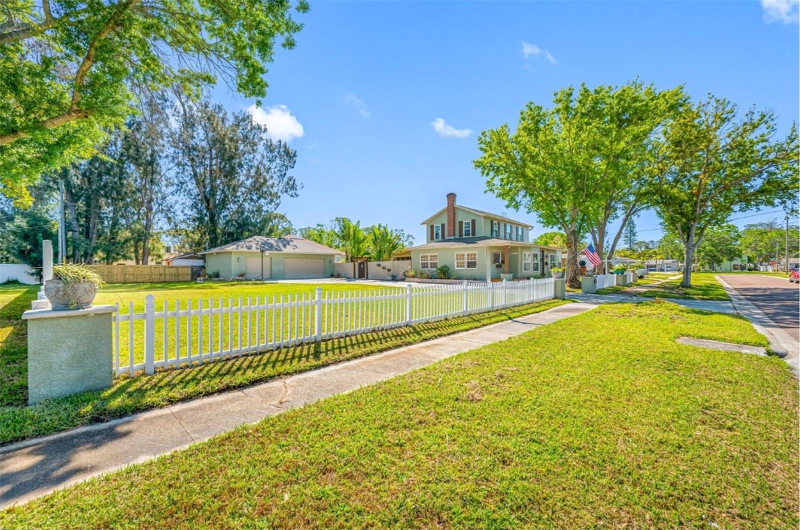 8205 OVERLOOK PL NE, ST PETERSBURG, FL, 33702
