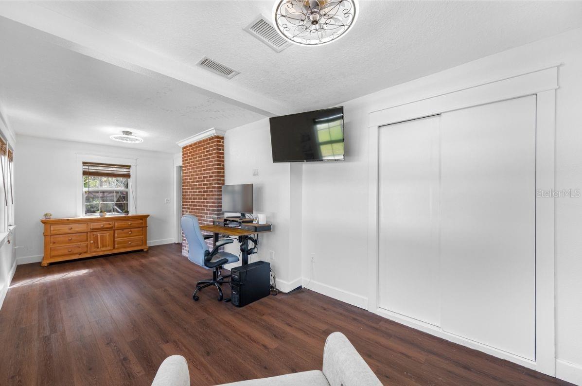 8205 OVERLOOK PL NE, ST PETERSBURG, FL, 33702