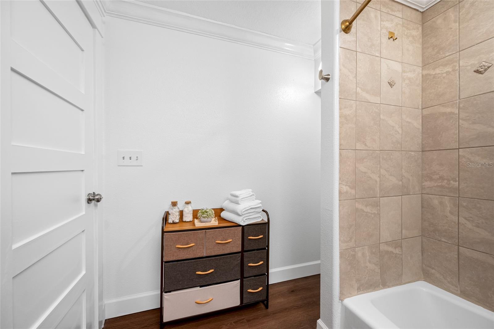 8205 OVERLOOK PL NE, ST PETERSBURG, FL, 33702