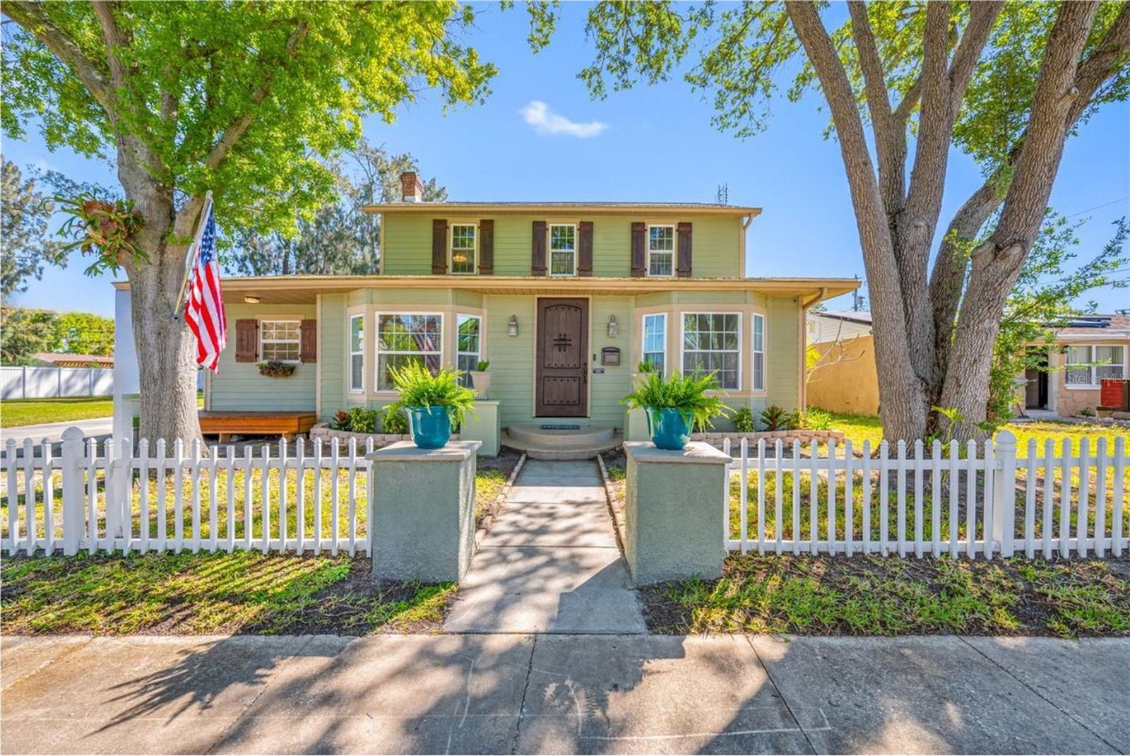 8205 OVERLOOK PL NE, ST PETERSBURG, FL, 33702