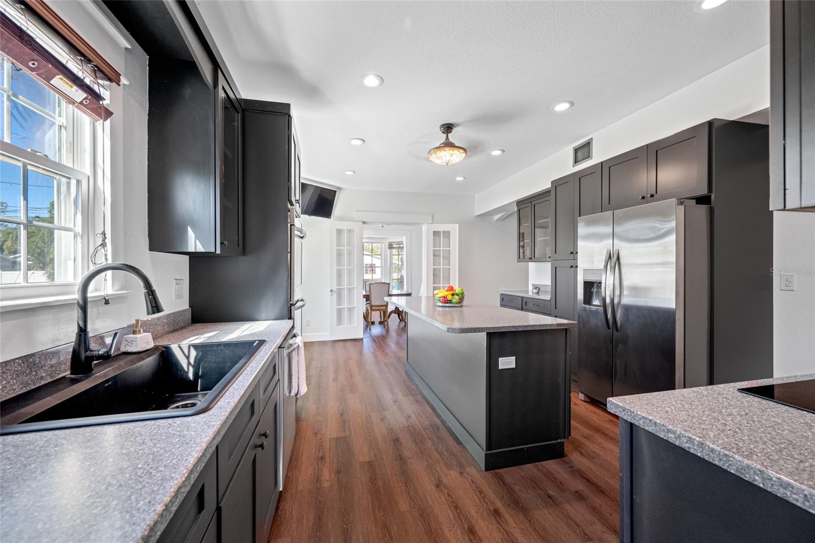 8205 OVERLOOK PL NE, ST PETERSBURG, FL, 33702