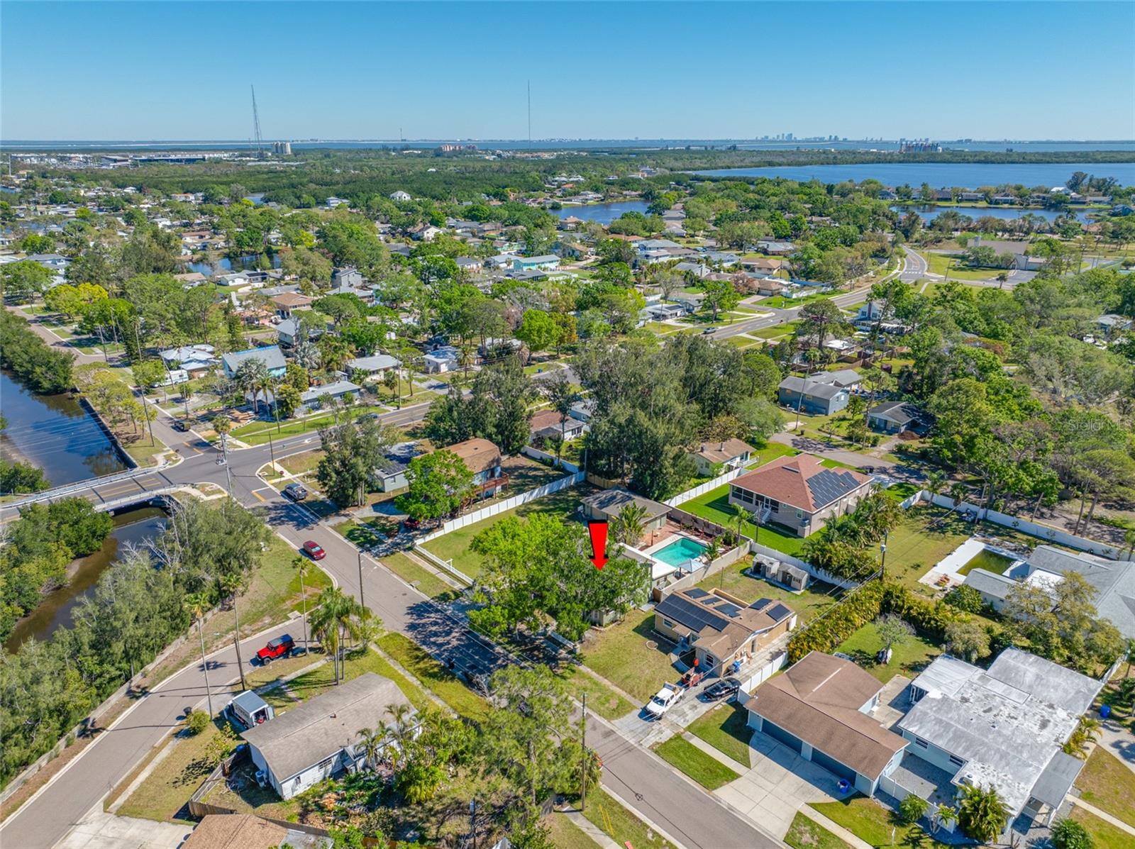 8205 OVERLOOK PL NE, ST PETERSBURG, FL, 33702