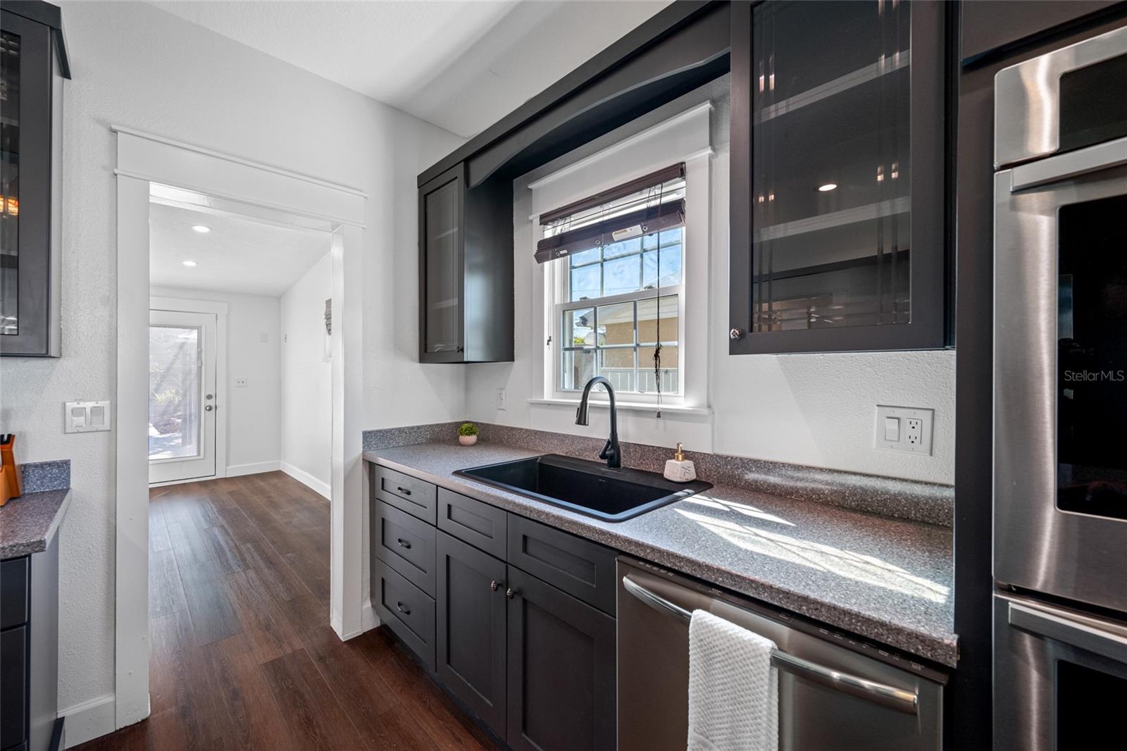 8205 OVERLOOK PL NE, ST PETERSBURG, FL, 33702